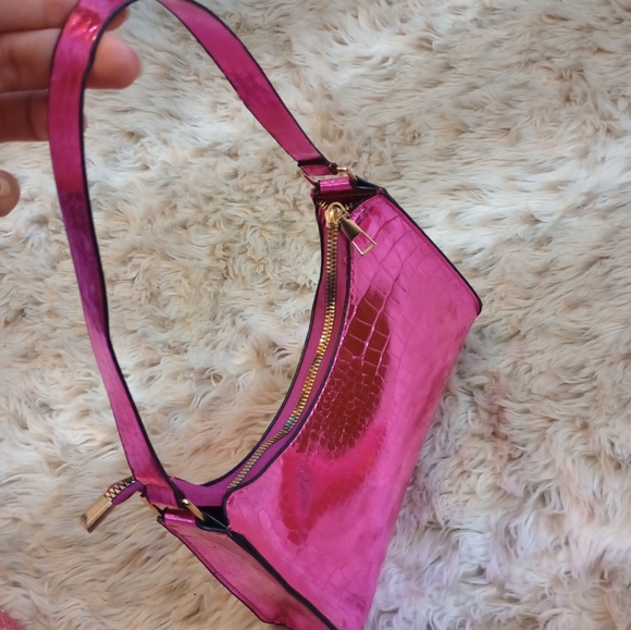 HOT PINK CROCODILE PURSE - Picture 7 of 10